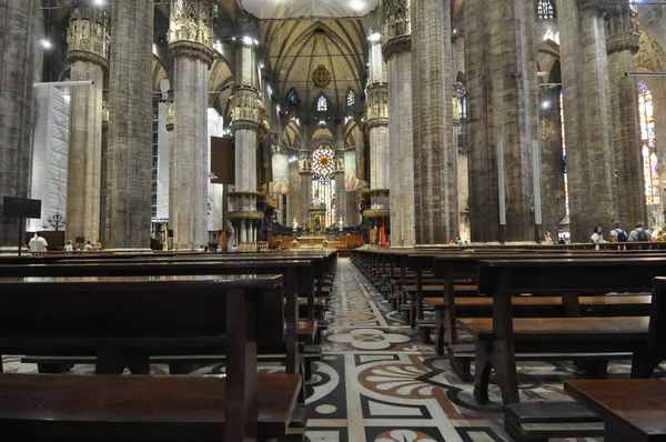 Duomo di Milano (Milan Cathedral) in Milan, Italy — Stock Photo, Image