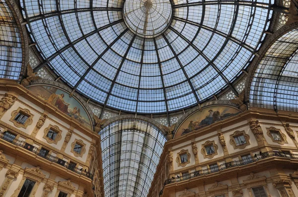 米兰的Galeria Vittorio Emanuele II拱廊 — 图库照片