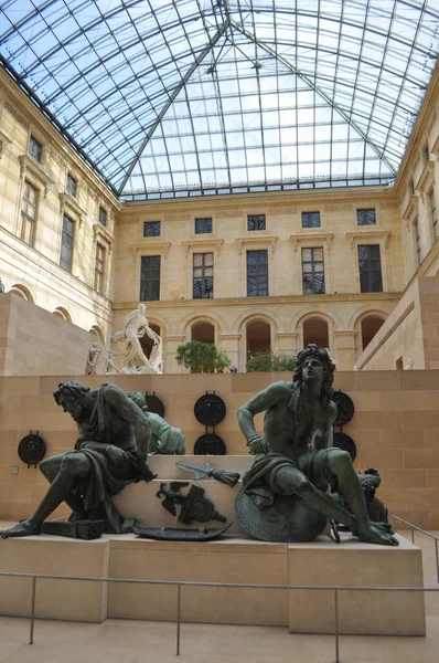 Paris 'teki Louvre Müzesi — Stok fotoğraf
