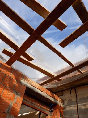 Bir inşaat sahasında elektrik tesisatı