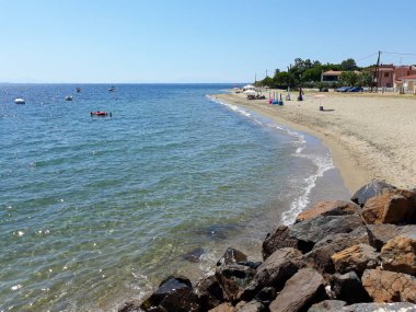 CHALKIDIKI, GREECE - CIRCA AĞUSTOS 2019: Skala Gerakini plajı manzarası