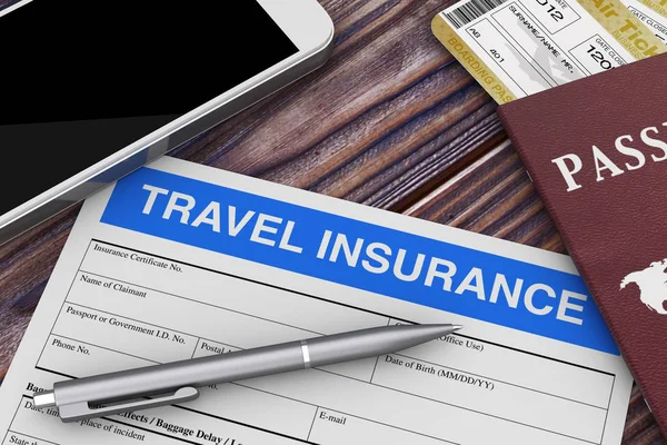 Форма страхования путешествий рядом с мобильным телефоном, паспортом и авиабилетом — стоковое фото