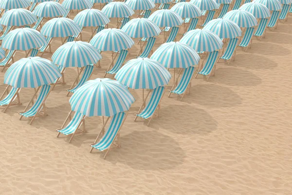 Filas de rayas azules sillas de playa con paraguas en una arena de playa — Foto de Stock