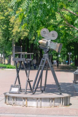 Kiev, Ukrayna-20 Temmuz 2019: film kamera Anıtı ve geldi