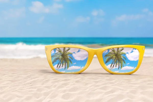 Concepto de vacaciones de verano. Cielos azules con reflejo de palma en modo — Foto de Stock