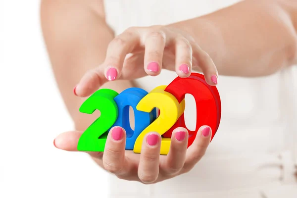 İki Kadın Elleri Koruyan 2020 Yeni Yıl İşareti. — Stok fotoğraf