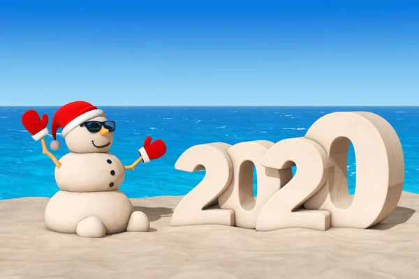 Sandy Natale pupazzo di neve a Sunny Beach con 2020 Capodanno segno . — Foto Stock