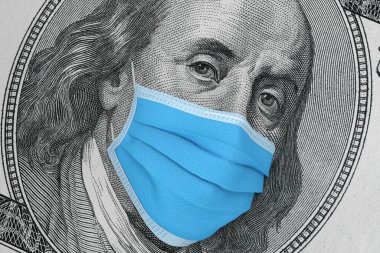 Küresel Finansal Kriz Konsepti. Yüz Dolarlık banknotta tıbbi maskeli Benjamin Franklin çok yakın planda. 3d Hazırlama