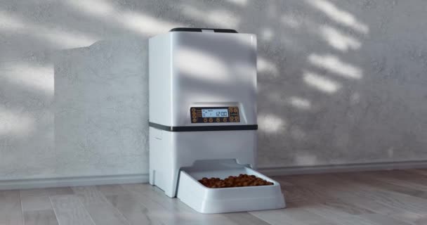 4K解像度视频 自动电子宠物干粮储存膳食分配器在白墙和日光浴特写房间 — 图库视频影像