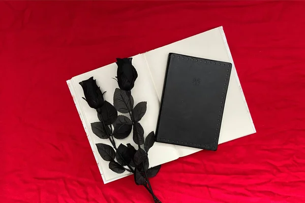 Red Background Flowers Blank Book — Stock Photo, Image