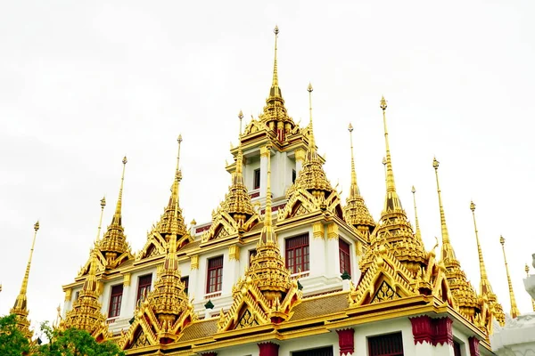 Telhado Loha Prasat Castelo Metal Wat Ratchanatdaram Templo Bangkok Tailândia — Fotografia de Stock