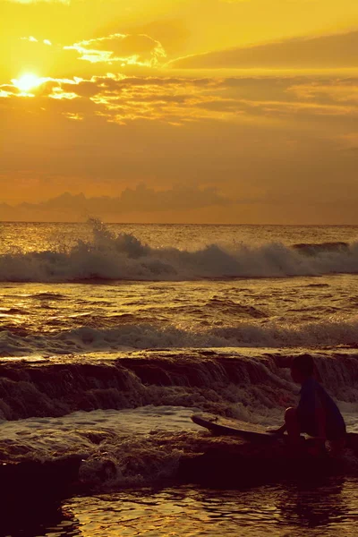 Harika günbatımı, Kauai, Hawaii Hawaii plajda