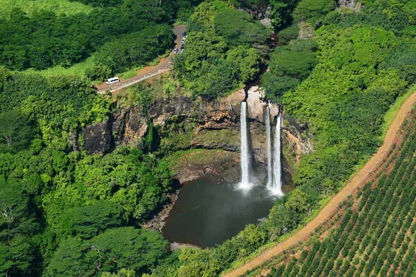ヘリコプター ハワイからカウアイ島ワイルア滝 ストック写真