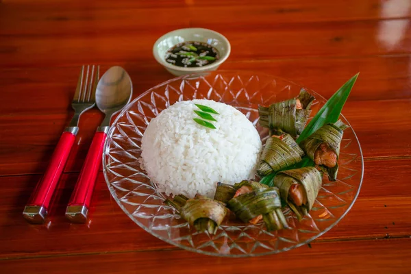 Thailand Makanan Deep Goreng Ayam Dibungkus Dalam Pandan — Stok Foto