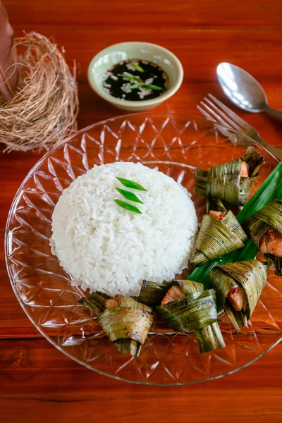 Thai Kaja Mélyen Sült Csirke Pandanba Csomagolva — Stock Fotó