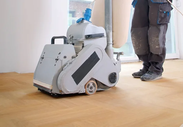 Sanding Hardwood Floor Grinding Machine Repair Apartment Carpenter Doing Parquet — Stock Photo, Image