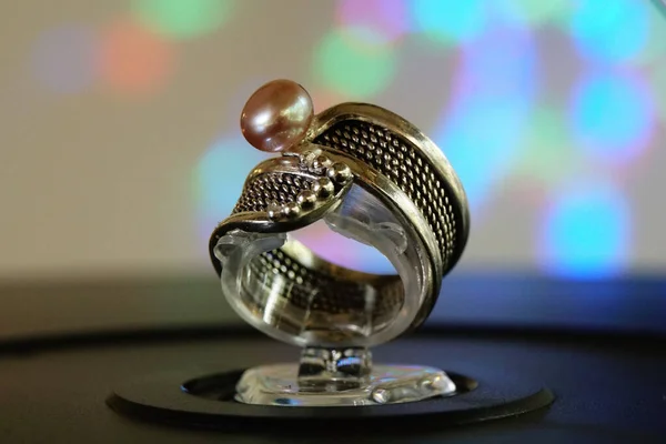 Yüzük Gümüş Mücevher Kolyesi Tek Bir Inci Yapımı — Stok fotoğraf