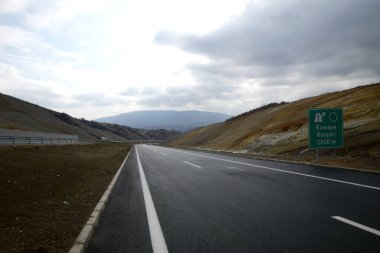 Dramatik bulutlu yeni otoyol yapım aşamasında