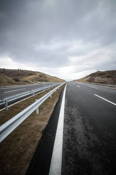 Nueva Autopista Construcción Con Nubes Dramáticas —  Fotos de Stock