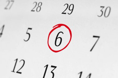 6 numaralı tarihi işaretle, kırmızı işaretli sayıya odaklan.