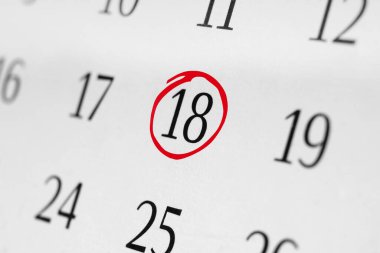 18 numaralı tarihi işaretle, kırmızı işaretli sayıya odaklan.                               