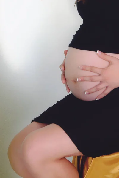 Zwangere Vrouw Aanraken Wrijven Haar Bel — Stockfoto
