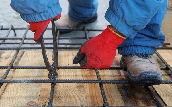 Construction Worker Working Steel Rods Used Reinforce Concrete — Stock Photo, Image