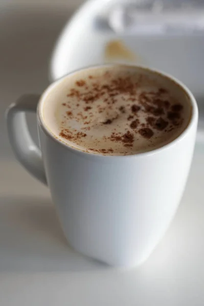 Una Taza Capuchino Mesa Del Bar — Foto de Stock