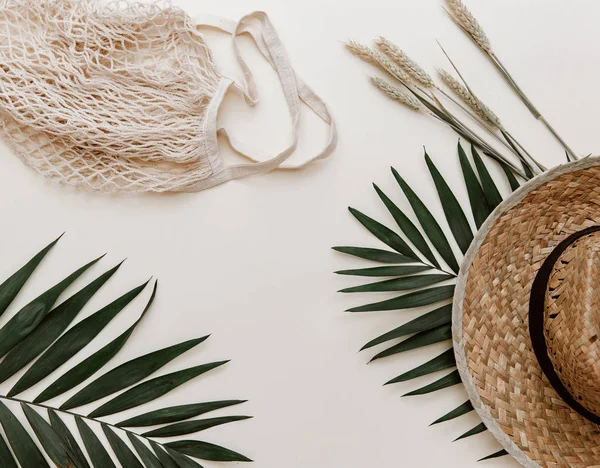 Plat Lag Zomer Samenstelling Creatief Concept Tropische Bladeren Oren Van — Stockfoto