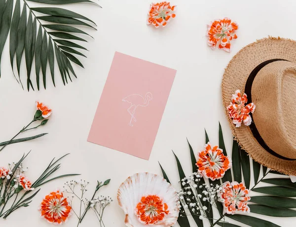 Plat Lag Zomer Samenstelling Creatief Concept Tropische Bladeren Uitnodigingskaart Bovenaanzicht — Stockfoto