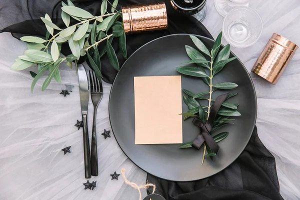 装飾と美しい素朴な結婚式イベント テーブル設定とフラット レイアウト — ストック写真