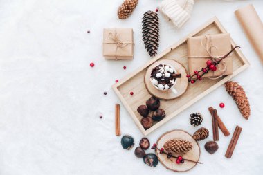 Düz yatıyordu, rahat tatil yeni yıl hediyesi ve Noel süsleri 