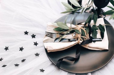 Boho düğün sofra. Rustik süslemeleri ile düz yatıyordu plaka 