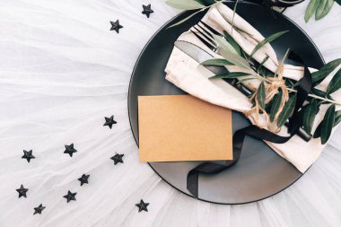 Boho düğün sofra. Rustik süslemeleri ile düz yatıyordu plaka 