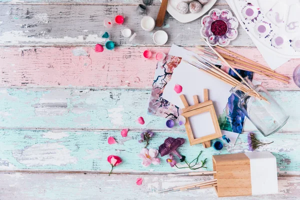 Sanat çalışma alanı düz yatıyordu 