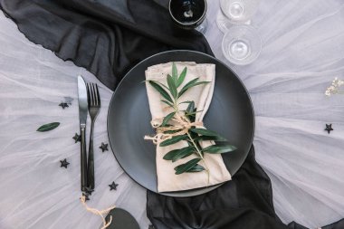 Düz yatıyordu düğün masa ayarları 