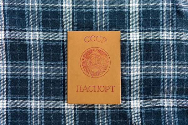 Kareli kumaşta eski SSCB pasaportu
