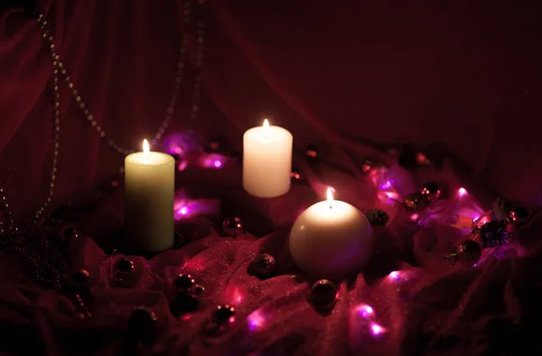 Presentes Ano Novo Iluminados Pela Luz Vela — Fotografia de Stock