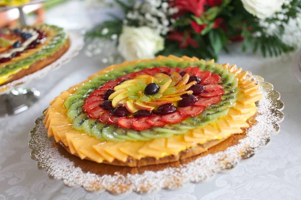 Obstkuchen Bei Hochzeitsfeier — Stockfoto