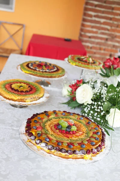 Obstkuchen Bei Hochzeitsfeier — Stockfoto