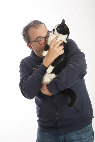 Homem Segurando Gato — Fotografia de Stock