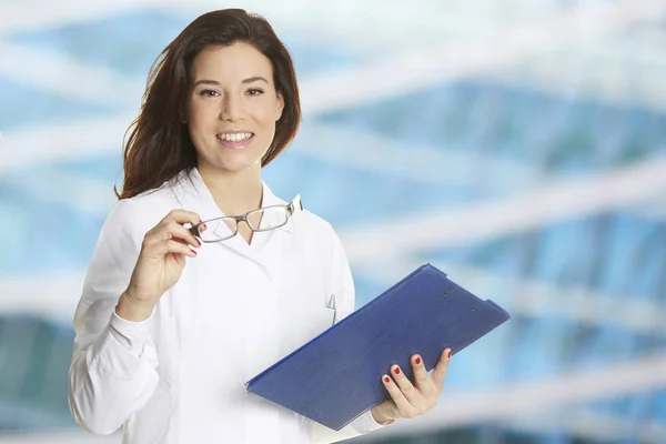 Young Female Doctor Smiling — Stock Photo, Image