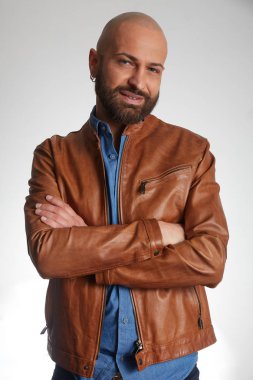 tricopigmentasyon tedavisi olan adam