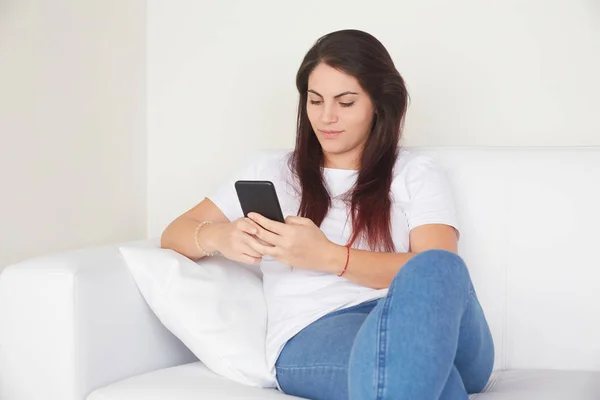 Woman Talking Mobile Sofa — Stock Photo, Image