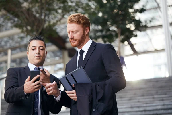 iş emekçilerin dış ofis binası