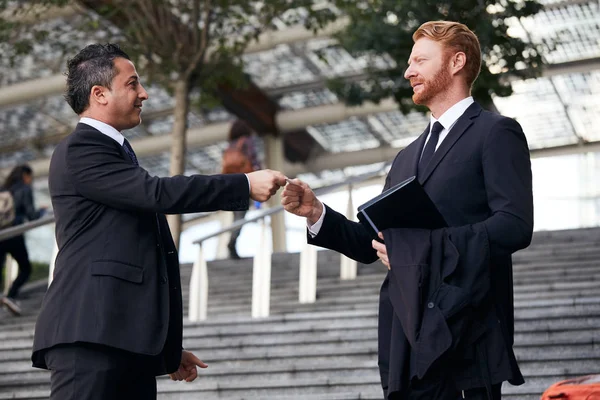 iş emekçilerin dış ofis binası