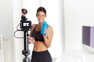 Protein takviyelerinden bahseden formda bir blog yazarı