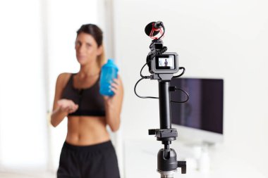 Protein takviyelerinden bahseden formda bir blog yazarı