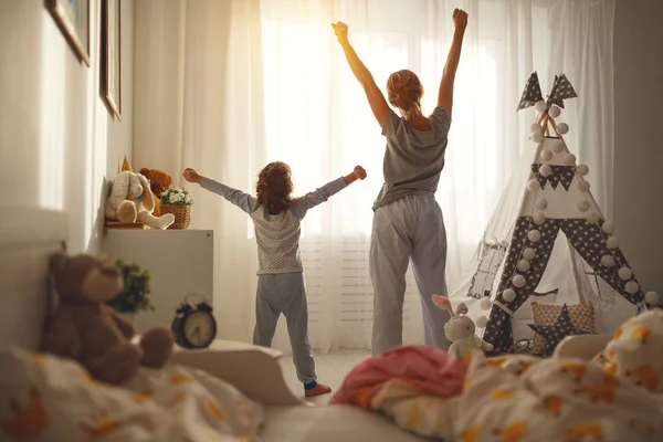 Mother Child Daughter Stretch Themselves Waking Mornin — Stock Photo, Image