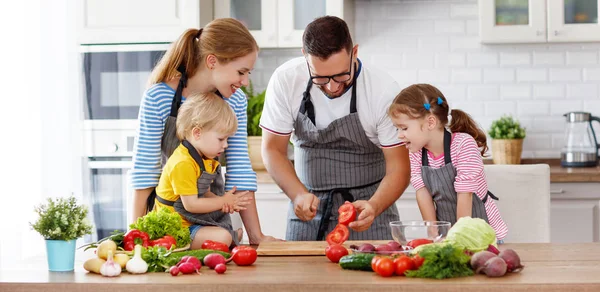 Happy Family Children Preparing Vegetable Salad Hom — Stock Photo, Image